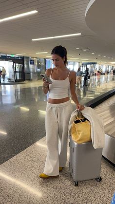 Comfy Tropical Outfits, Airport Style Aesthetic, Airport Tracksuit Outfit, Airport Inspo Pics, Airport Outfit Ideas Comfy, Elevated Comfy Outfit, What To Wear To Airport Travel Outfit, Airport Fits Aesthetic, Vietnam Outfit Travel