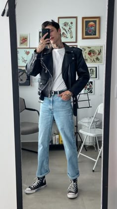 Mens Punk Aesthetic, Converse Rock Style, Punk Rock Men Outfit, Rock Men Aesthetic, Hipster Outfits Hombre, 80s Rock Fashion Guys, Grunge Rock Outfits Men, Punk Rock Aesthetic Outfits Men, Punk Man Outfit