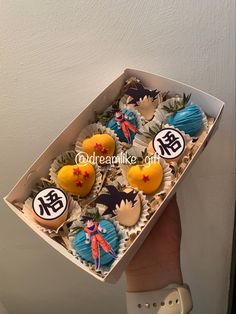 Fresas cubiertas de chocolate con temática de dragón ball Dragon Ball Z Cupcakes