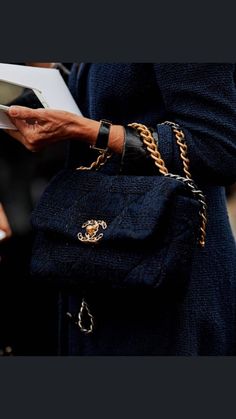 Chic Travel Outfit, Chanel Flap Bag, Flap Bag, Travel Outfit, Chanel Classic, Chic Style, Style Me, Chanel, Wallet