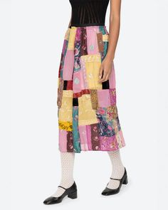 La falda de patchwork Phoebe en multicolor de Sea NY es una falda de patchwork confeccionada a partir de saris vintage con cintura elastizada y forro extraíble.



 60% poliéster, 40% viscosa



 Cada prenda está confeccionada individualmente con saris vintage, lo que hace que cada pieza sea única. No hay dos exactamente iguales.

 Cremallera lateral invisible




 estilo #AW24-131 Phoebe Skirt, Patchwork Skirt, Frank & Eileen, Sea Ny, Vintage Saris, Boot Pumps, Patchwork Designs, Kids Sleepwear, Thom Browne