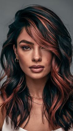 Dark copper with subtle lowlights is perfect for those who love rich, dramatic colors. The dark copper base has a deep, reddish hue, while the lowlights add dimension and depth, creating a multi-tonal effect. This look works well on medium to thick hair and is particularly striking on women with darker skin tones, as the dark copperenhances their natural beauty. Black Blonde Red Hair Highlights, Fashion Colors Hair Ideas, Fall Hair Dark Red, Natural Black Hair Color With Highlights, Black Copper Ombre Hair, Halo Hair Color Ideas Red, Mahogany Hair With Money Piece, Copper Money Pieces On Dark Hair, Copper On Black Hair