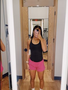 Lululemon Outfit Ideas, Lululemon Outfit, Ebb To Street Tank, Hot Pink Outfit, Lululemon Outfits, Tank Outfit, Tank Top Outfits, Preppy Style Summer, Preppy Outfit