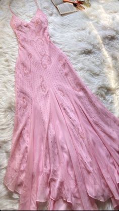 90s Aesthetic Dress Outfit, Dress 2000s Fashion, Simple Silk Prom Dress, Prom Dresses 2000, 2000s Fashion Dresses, Prom Dresses 2000s, Prom Dress 2000s, 2000 Prom Dress, Fairytale Dress Prom