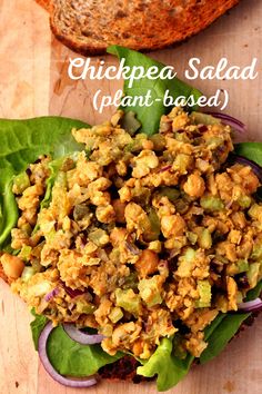 Chickpea salat over bread with lettuce leaves. Tuna Chickpea Salad, Tuna Chickpea, Vegan Chickpea Salad, Vegan Tuna, Vegan Wrap, Chickpea Salad Recipe, Wraps Recipes Healthy, Chickpea Tuna Salad, Vegan Chickpea