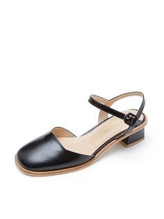 Editor's NotesOI PAINTED's shoes are timeless and classic.- Light-weighted- Eye-catching closed toe detail- Round toe design- Feminine and minimal styleMeasurements(in.)- Size: KR 225MM (US 5.5) ~ KR 250MM (US 8)- Heel Height: 1.57in.*Fits true to size.Composition & Care- Cow leather- Lining: Synthetic Leather- Outsole: Rubber- Avoid direct heat and moisture- Professional cleaning is recommendedDesigner- by OI PAINTED Painted Shoes, Professional Cleaning, Toe Designs, Synthetic Leather, Cow Leather, Heel Height, Moisturizer, Pumps, Heels