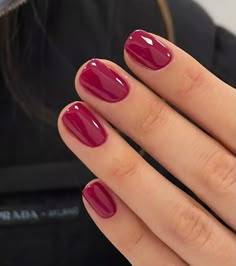 Biab Nails Winter 2024, Red Nail Square Designs, Cute Short Natural Nails Ideas Simple, Gel Red Nails Ideas, Non Acrylic Nail Ideas Short Gel, Short Berry Nails, Nail Polish Ideas Short Nails, Cranberry Color Nails, Gel Polish Nails Ideas