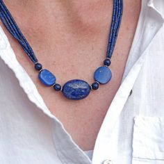 An elegant and handmade gemstone necklace from Afghanistan. Made from cut lapis lazuli stones. Strung on a sturdy nylon cord. All high-quality stones. Each necklace is unique. A beautiful design. The color intensifies with longer wear. Weight: approx. 30 g * Total length: 54 cm * Height of the largest element: approx. 1.8 mm * 026 Lapis Lazuli Blue, Evening Jewelry, Lapis Lazuli Stone, Gold Gift, Necklace Gemstone, Necklace Handmade, Jewelry Necklace, Gemstone Necklace, Lapis Lazuli