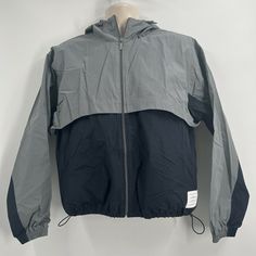 Z33 Thom Browne New York Men's Ripstop Gray Hooded Windbreaker Jacket  Size 1 (S) Measurements Shoulder:  21" Sleeve:  25" Armpit 2 Armpit:  24" Length:  25" CONDITION: Excellent New without tag condition. This is the photos of the actual item you will receive. Please examine the photos carefully as they are part of the description. I want you to be happy with your purchase and since sizes vary so much, please go by the true measurements listed and compare them to a similar garment that fits you New York Mens, Cargo Pants Outfit, Winter Fits, Windbreaker Jacket, Thom Browne, Pants Outfit, Nike Jacket, Fitness Inspo, Mens Jackets