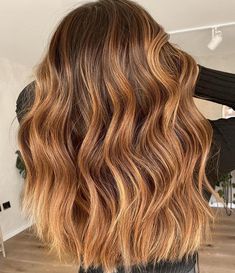 30 Best Balayage Hair to Inspire You Copper Blonde Balayage, Lighten Hair Naturally, Best Balayage, Balayage Hair Copper, Brown Hair Inspiration, Balayage Hair Caramel, Balayage Long Hair, Honey Blonde Hair Color, Balayage Blond