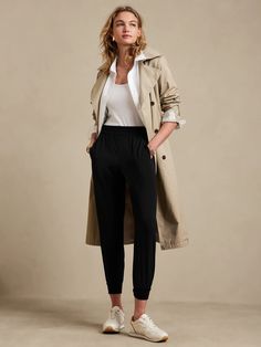 29 Stylish Mom Outfits to Get You Through 2023 - Lux & Concord Japan September, Best Joggers, Loafers Outfit, Classic Style Outfits, September 23