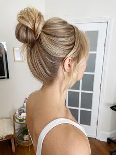 Bridesmaid High Bun, Formal Bun Hairstyles High, High Loose Bun, High Bun Bridesmaid Hair, High Bun Hairstyles Wedding, High Bun With Veil, Wedding Hair High Bun, Bridal Hair Updo High, High Bun Bridal Hair