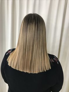 Blonde Balayage Straight Hair, Balayage Straight Hair, Hair Foils, Beige Hair, Hairstyles Styles, Hair Highlights And Lowlights, Prom Eye Makeup, Caramel Hair, Blonde Balayage