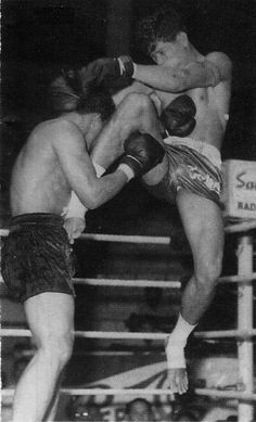 vintage Muay Thai: flying knee Muay Boran, Roberto Durán, Vintage Street Style, Buster Keaton, Ric Flair, Fashion 1950s, Sports Hero, Music Mood, Old Soul