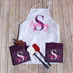 the personalized aprons are ready to be used as makeup brushes and other accessories