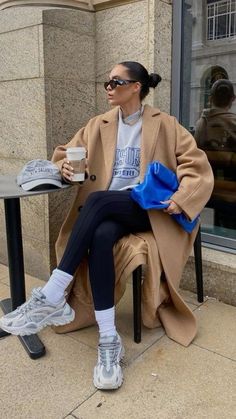 Nyc Athleisure Winter, Comfy Fall Outfit Aesthetic, Elevated Athleisure Outfits Winter, Athleisure Street Style Sporty Chic, Athleisure Women Outfit, Autumn Athleisure Outfits, Chic Athleisure Outfits Fall, Fall 2024 Athleisure Outfits, London Outfit In May