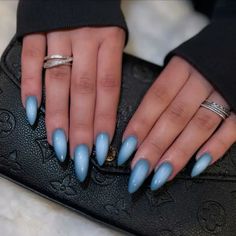 Blue Aroura Nails, Dec 2024 Nails, Christmas Airbrush Nails, Brown And Blue Aura Nails, Airbrush Blue Nails, Aura Nails Ideas, Airbrush Nails Blue, Blue And White Aura Nails, Blue Nails Aura