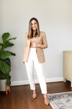 Lawyer Outfits Women, Brown Blazer Outfit, Lawyer Outfits, Professional Wardrobe Essentials, Summer Workwear, Workwear Capsule, Neutral Outfits, Blazer Outfits For Women