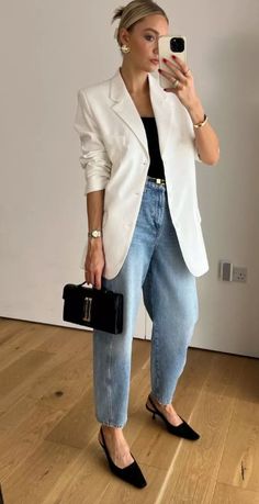 Outfit Ideas For Evening Out, Casual White Blazer Outfit Women, Cute Blazer Outfits, Networking Event Outfit, Corporate Girly, Event Outfit Ideas, Spring Business Casual Outfits, White Blazer Outfits, Workwear Women