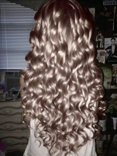 Long Brown Curls, Long Brown Hair Curly, Shiny Wavy Hair, Golden Curly Hair, Wavy Hair Aesthetic, Long Brown Curly Hair, Shiny Curly Hair, Bouncy Curly Hair, Big Wavy Hair