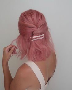 Hair Half Up Styles, Lavender And Blonde Hair, Half Up Styles, Hair Color Ideas Trending, Pink Short Hair, I Like Your Hair, Creative Hair Color, Hair Half Up, Look Rose