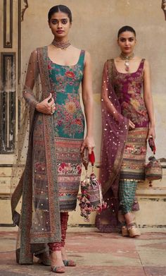 2023 Punjabi Suits, Suit Neck And Back Designs, Sabyasachi Dresses Anarkali, Sabyasachi Dresses Outfits, Sabyasachi Designs Indian Outfits, Sabyasachi Salwar Suits, Sabyasachi Suit Designs, Sabyasachi Dresses Salwar Suits