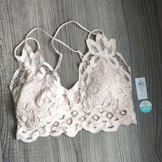 New, Never Worn, With Original Tags. Rue21 Cream/Tan Bralette In Size Small, Free People Dupe. Criss-Cross, Adjustable Straps In Back. Removable Pads. Seamless Beige Bra For Spring, Spring Bra With Delicate Straps, Fitted Spring Bra With Lace Top, Feminine Beige Bra For Spring, Fitted Lace Top Bra For Spring, Delicate Lace Stretch Bra For Summer, Summer Bra With Lace Top, Feminine Beach Bra For Spring, Beach Crop Top In Lace That Is Bra Friendly