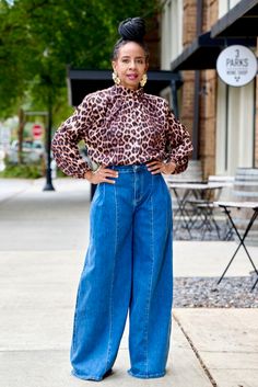 Leopard Mock Neck Bubble Sleeve Top (A-11077) -Cute statement top -Style with your favorite Pencil skirt or high waist jeans -This top is a great pop for any -Made of polyester material $68 Wide Leg Jeans Outfit Winter, Bubble Sleeve Top, Cute Crop Top, Bubble Sleeve, Cute Crop Tops, Fitted Top, Waist Jeans, Jacket Sale, Wide Leg Jeans