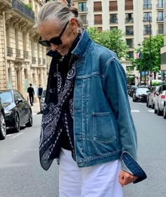 5 Ways to Wear White Jeans Like a French Woman | Most Lovely Things Linda V Wright, Linda Wright Style, Linda Wright, Jacket Outfit Women, White Jeans Outfit, Older Women Fashion, French Women, Lovely Things, Fashion Over 50