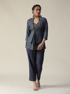 Featuring our blue denim cord set. Comes with a sleeveless bustier with sweetheart neck, an ankle length cotton lurex trouser pant and an unique design denim jacket with 3/4th sleeve & resham, cut dana and stone works at neck. Color : BLUE Fabric : CHANDERI SILK Lining Material: Crepe Fit : RELAXED 7 days Delivery No of pieces: 3 Yellow Kurti, Corset Blouse, Shirt Jacket Men, Net Blouses, Sewing Easy Diy, Cord Set, Crop Blazer, Kurta With Pants, Blue Line