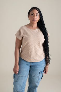 Asia is wearing a size M. Effortless Tops For Casual Wear With Relaxed Fit, Effortless Relaxed Fit Tops For Casual Gatherings, Spring Organic Cotton Tops For Daywear, Beige Organic Cotton Tops, Everyday Beige Organic Cotton Tops, Fitted Organic Cotton Top For Fall, Spring Organic Cotton Tops, Versatile Relaxed Fit Cotton Tops, Versatile Cotton Tops With Relaxed Fit