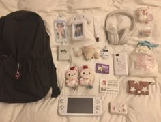 Xユーザーの요치☆さん: 「거북이처럼 짊어지고 다님 https://t.co/wytef1yi1w」 / X Whats In My Japanese School Bag, Kawaii Purse Essentials, What’s In My Baggu Bag, Kawaii Whats In My Bag, What's In My Bag Aesthetic Grunge, The Glow Up, Inside My Bag, Inside Bag, Handbag Essentials