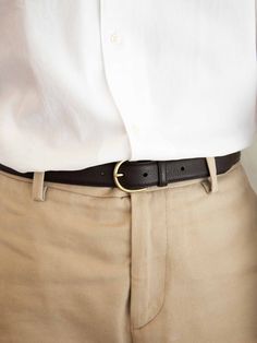 Our belts in grained leather offer a contemporary addition to your look. The buckle, made out of polished brass, adds flair whilst still presenting a sober and clean look, making it a great way to accessorize any outfit. Leather Belt Buckles With Brass Buckle For Work, Classic Office Belt With Belt Loops, Leather Belt With Gold Buckle For Business, Business Leather Belt With Gold Buckle, Modern Belts With Removable Belt For Business Casual, Classic Business Belt With Gold Buckle, Business Leather Belt Buckles With Gold Buckle, Classic Belts With Gold Buckle For Work, Elegant Business Belts With Brass Buckle