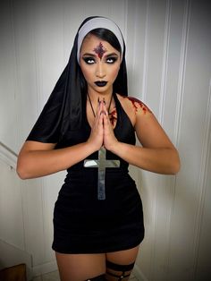 Hot Nun Halloween Costumes Makeup, Demonic Nun Costume, Possessed Nun Costume, Dead Nun Makeup, Nun Makeup Halloween Pretty, Nun Halloween Costumes Makeup, Evil Nun Costume, Nun Makeup Halloween, Scary Nun Makeup