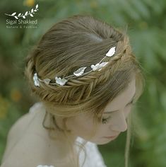 This elegant silver wedding crown made of silver or gold plated on brass and faux pearls. The bridal tiara made of flexible wire with loops at the back so you can wear it in a different variations and styles. You can attache this wedding crown with small pins that will entered the loops. Length: about 30cm / 12inch *Could be requested in gold or silver plating* **The shipping arrives between: 8-10 days where priority registered mail is available (EU, US, Canada, and more is shipped priority) ** Silver Hair Accessory, Pearl Wreath, Bohemian Headpiece, Boho Crown, Headband Pearl, Tiara Hair, Silver Hair Accessories, Leaf Headpiece, Boho Headpiece