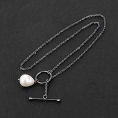 Amazeesilver D E T A I L S Natural White Pearl Necklace \ Toggle Necklace \ Bridesmaid Jewelry \ Bridal Necklace \ Gemstone Necklace \ Wedding Necklace \ Gift Item Stone Size : 16 x 12 mm Approx. Weight : 9.5 gm Shape : Teardrop  Material : Brass  Polish : All Polish Are Available       FREE SHIPPING Contact us for wholesale prices. R I N G S https://www.etsy.com/in-en/shop/AMAZEESILVER B E A D S https://www.etsy.com/in-en/shop/AMAZEESILVER W A N D S https://www.etsy.com/in-en/shop/AMAZEESILVER C H A R M S https://www.etsy.com/in-en/shop/AMAZEESILVER B A N G E L S https://www.etsy.com/in-en/shop/AMAZEESILVER P E N D A N T S https://www.etsy.com/in-en/shop/AMAZEESILVER E A R R I N G S https://www.etsy.com/in-en/shop/AMAZEESILVER Wedding Fine Jewelry Metal Necklaces, Silver Lariat Bridal Necklace For Formal Occasions, White Gold Sterling Silver Lariat Jewelry, Classic Silver Toggle Necklace For Formal Occasions, Minimalist Silver Chain Jewelry For Wedding, Classic Silver Jewelry With Pearl Chain, Silver Teardrop Lariat Necklace For Formal Occasions, Minimalist Jewelry With Toggle Clasp As Gift, Minimalist Jewelry With Toggle Clasp For Gift