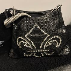 Raviani Bag Authentic & Genuine!!! Luxurious Genuine Crocodile Leather Skin Shoulder Bag! Black And Sparkly. No Damage! Kept In Great Condition!!! Amazing Condition!!! Rare Find! I Kept This Nice For Years! Dust Bag Included! Paid $439.99 And Asking $375 Or Best Offer (You Can Even Check The Price On Their Website) This Is A Steal!!! Leather Skin, Crocodile Leather, Shoulder Bag Black, Black Silver, Dust Bag, Bag Lady, Shoulder Bag, Skin, Women Shopping