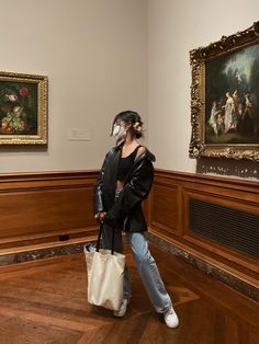 #art #museum #bma #hairstyles #outfits #thrifted #leatherjacketoutfit #aesthetic #tote Art Museum Outfit Summer, Art Museum Aesthetic Outfit, Museum Aesthetic Outfit, Art Museum Aesthetic, Hairstyles Outfits, Museum Date, Museum Aesthetic, Insta Pics