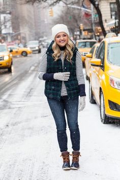 First Real Snow in NYC -- Plaid Puffer Vest, Striped Tee, Beanie, and Duck Boots! Duck Boot Outfit Ideas, Duck Boot Outfit, Duck Boots Outfit, Duck Boats, Winter Mode Outfits, Pijamas Women, Sperry Duck Boots, Womens Duck Boots