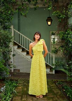 Feel like a little ray of sunshine every time you put on the hot yellow Caroline Gown. Crafted of lightweight 3-D floral cotton, this dress features a dramatic shoulder bow, structural side boning, and one-shoulder styling. Wear this for an evening soirée or on your next tropical vacation! Classic fit - We recommend ordering your usual size. Make: Side zipper closure, One pocket, Bow shoulder detail, Fully lined, Side boning Measurements: Length from neck to hem 42", Chest circumference 33.5" (a Bridesmaid Dresses Italy Wedding, Garden Bridesmaid Dress, Yellow One Shoulder Dress, Flower Wedding Guest Dress, Garden Party Formal Dress, Nontraditional Bridesmaid Dresses, One Side Off Shoulder Dress, Garden Formal Attire, Funky Formal Wedding