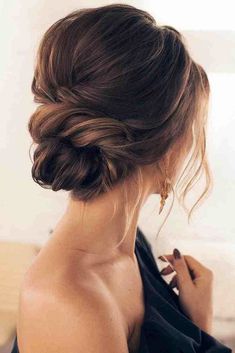 Sanggul Modern, Bridemaids Hairstyles, Wedding Hairstyles Bridesmaid, Wedding Hair Up, Low Bun Hairstyles, Simple Wedding Hairstyles, Summer 2025, Wedding Hair Inspiration, Low Bun