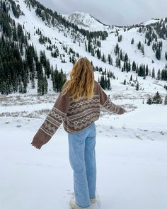 winter photoshoot, winter pic ideas, snow day, utah mountains Leavenworth Picture Ideas, Utah Snow Outfits, Photoshoot Ideas Outside Winter, Cute Woodsy Outfits, Snow Picture Pose Ideas, Ig Inspo Pics Winter Snow, Snowy Outfits Aesthetic, December Picture Ideas, Snow Picture Poses