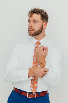 We pride ourselves in offering our customers some of the best skinny ties money can buy. Each DAZI tie is handmade from high quality imported fabrics. Features: Approx. 2.5" wide at the tip Approx. 58" in length 100% Cotton