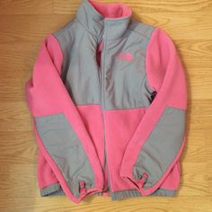 Never Worn Pink Hooded Fleece Jacket For Spring, Casual Pink Fleece Jacket With Pockets, Pink Long Sleeve Fleece Jacket For Spring, Casual Pink Fleece Jacket For Fall, Pink The North Face Outerwear With Pockets, Pink The North Face Outerwear For Spring, The North Face Pink Spring Outerwear, Pink Fleece Jacket For Cold Spring Weather, Pink Fleece Jacket For Spring Cold Weather