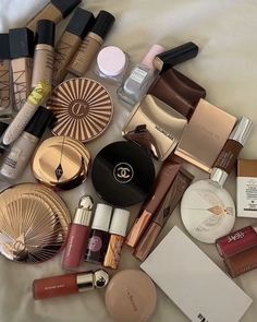 Boho Makeup, Makeup Collection Goals, Makeup Bag Essentials, Makeup Aesthetic, Fancy Makeup, Baddie Makeup, Luxury Makeup, Pink Makeup