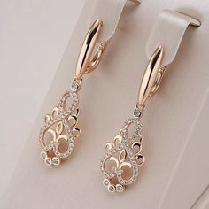 Flower Dangle Earrings, Bride Earrings, Gold Earrings Designs, Earrings Women, Copper Material, Diamond Drops, Crystal Flower, Fine Jewellery Earrings