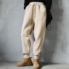 Trendy Bottoms For Leisure In Winter, Trendy Winter Bottoms For Leisure, Trendy Winter Leisure Bottoms, Trendy Straight Sweatpants For Winter, Beige Winter Streetwear Pants, Winter Beige Streetwear Pants, Winter Streetwear Beige Pants, Baggy Drawstring Pants For Winter, Trendy Baggy Joggers For Fall