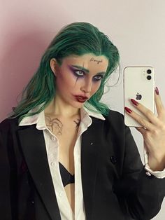 Masc Lesbian Joker Costume, Green Wig Halloween Costume, Hot Joker Makeup, Girls Joker Costume, Fashing Costumes, Hot Joker Costumes, Joker Outfit Female, Outfit Carnevale