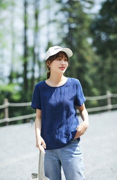 "★ Material: 100% Linen ★ Model Size: -- Model wear size M -- Model is 170 cm / 5'8\" -- Model measurements (bust 31\" / waist 26\" / hips 36\" ) ★ In order to make it more suitable for you. please tell me your body measurements : -- your Height -- your Weight -- your Bust  -- Phone number for shipping Size S (US 4-6 | UK/AU 8-10 ) Bust: 88 cm / 34.6 inch  Shoulder: 38 cm / 15 inch Length: 60cm / 23.6 inch Size M (US 8-10 / UK/AU 12-14) Bust: 94 cm / 37 inch Shoulder: 40 cm / 15.7 inch Length: 60cm / 23.6 inch Size L (US 12-14 | UK/AU 16-18) Bust: 100 cm / 39.3 inch Shoulder: 40 cm / 15.7 inch Length: 60cm / 23.6 inch Size XL (US14-16 | UK/AU 18-20 )  Bust: 110 cm / 43.3 inch Shoulder: 42 cm / 16.5\" Length: 60cm / 23.6 inch Size XXL (US 18-20 | UK/AU 22-24 )  Bust: 120 cm / 47.2 inch Shou Solid Linen Casual T-shirt, Casual Linen T-shirt For Summer, Summer Relaxed Fit Plain Blouse, Relaxed Solid Color Summer T-shirt, Solid Color Linen T-shirt For Spring, Casual Plain Summer Blouse, Casual Summer Plain Blouse, Linen T-shirt For Summer, Solid Linen T-shirt For Summer