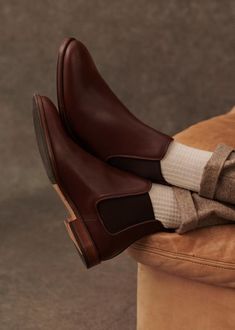 Woody Chelsea Boots - Camel Traditional Leather - Bovine leather - Octobre Éditions Leather Chelsea Boots Men Outfit, Chelsea Boots Men Outfit, Brown Winter Boots, Brown Leather Chelsea Boots, Chelsea Boots Outfit, Boots Men Outfit, Mens Office Wear, Chelsea Shoes, Chelsea Boots Style